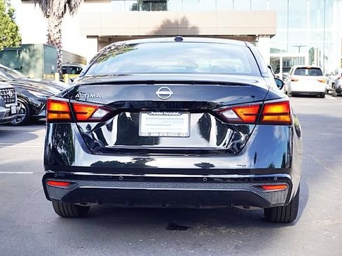 Used 2025 Nissan Altima 2.5 SV FWD image 9