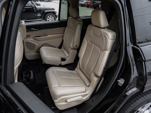 Used 2022 Jeep Grand Cherokee L Limited AWD/4WD image 51