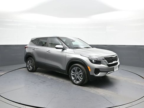 Certified 2023 Kia Seltos LX image 4