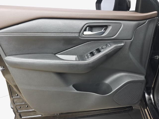Used 2022 Nissan Rogue SV w/ SV Premium Package FWD image 26