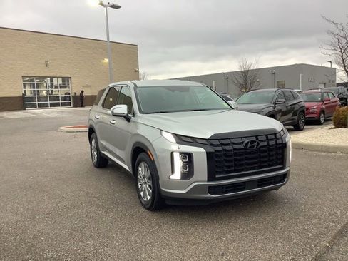 Used 2023 Hyundai Palisade SE image 3