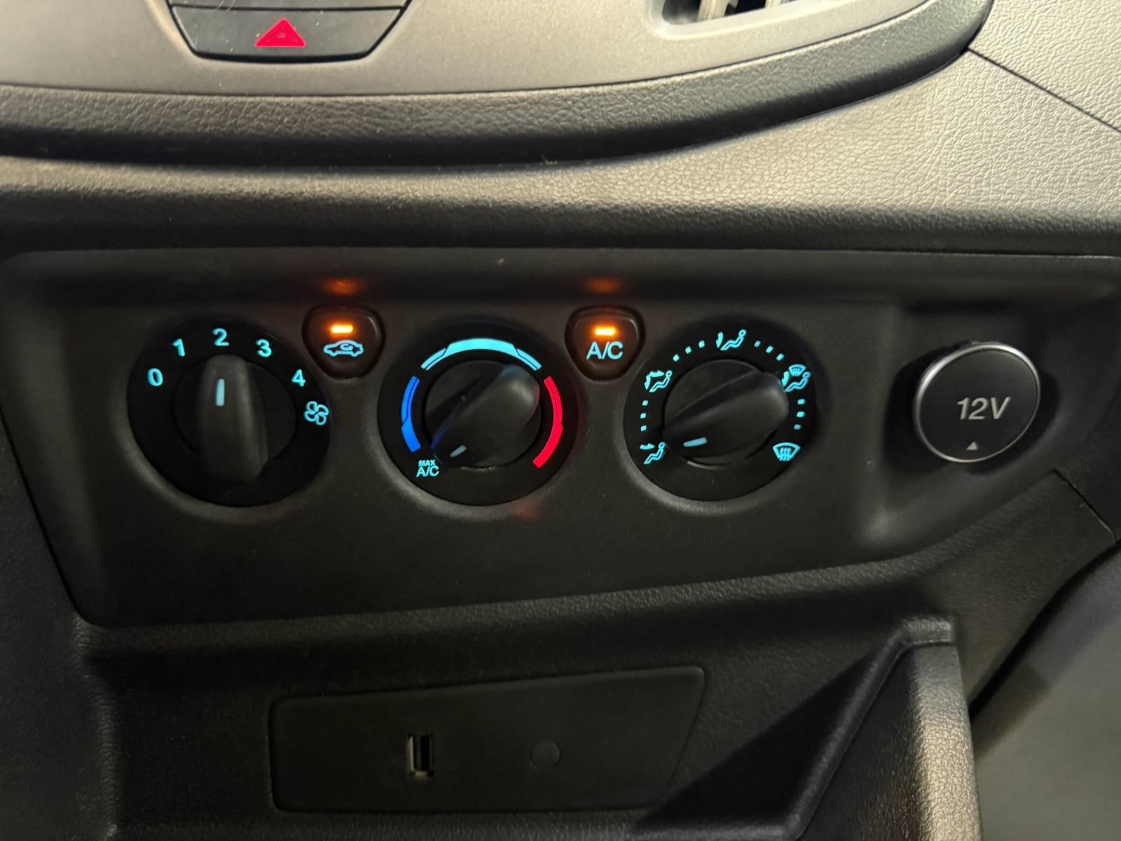 Used 2019 Ford Transit 150 XL RWD image 37