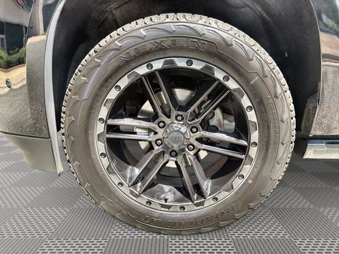Used 2019 Cadillac Escalade ESV Platinum AWD/4WD image 19