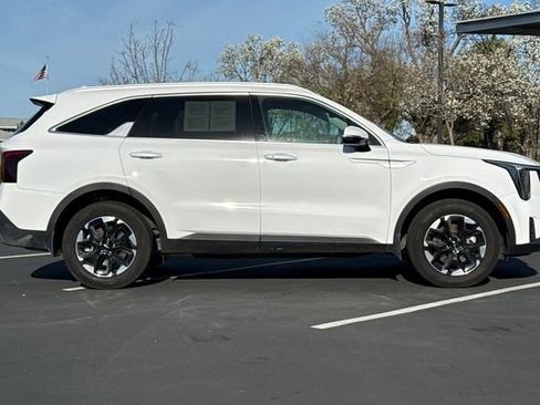 Certified 2025 Kia Sorento S image 3