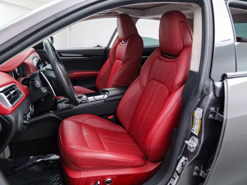 Certified 2023 Maserati Ghibli Modena RWD image 17