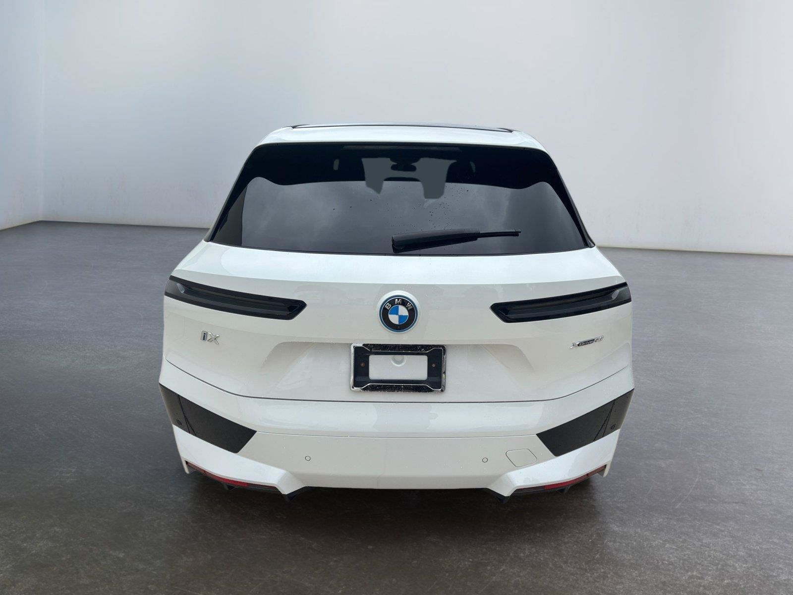 Used 2025 BMW iX xDrive50 w/ Premium Package AWD/4WD image 14