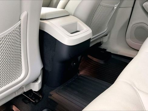 Certified 2023 Volvo XC60 B5 Plus w/ Protection Package Premier image 32