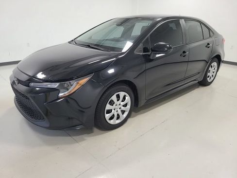 Used 2021 Toyota Corolla LE FWD image 3