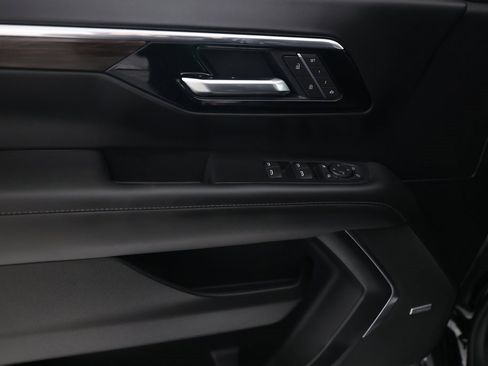 Used 2026 Chevrolet Tahoe Z71 w/ Comfort Package image 19