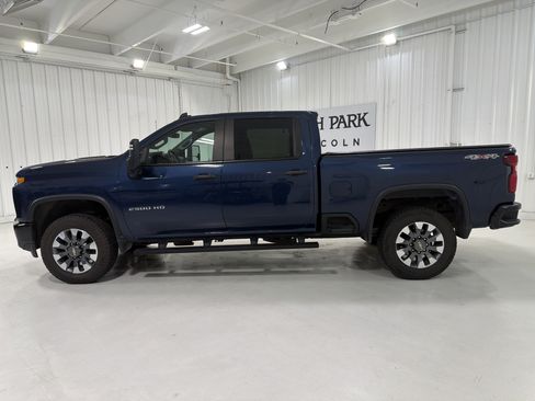 Used 2021 Chevrolet Silverado 2500 Custom w/ Custom Value Package AWD/4WD image 2