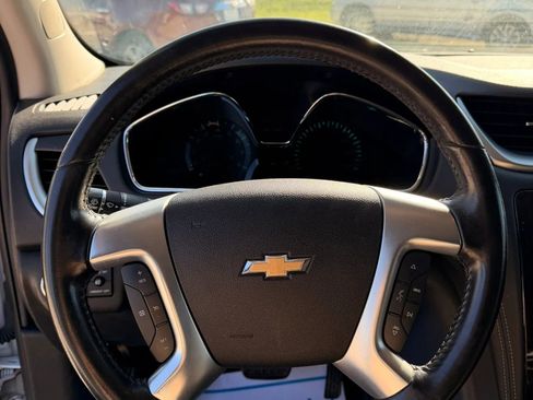 Used 2017 Chevrolet Traverse LT w/ Style and Technology Package FWD image 12