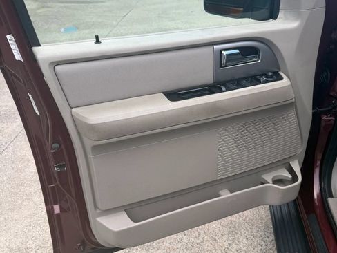 Used 2013 Ford Expedition Limited RWD image 5