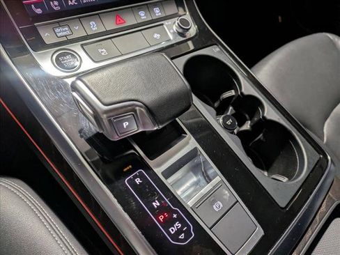 Used 2022 Audi Q8 Premium Plus image 17