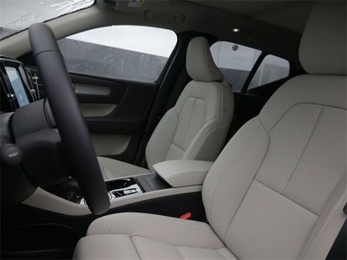New 2026 Volvo XC40 B5 Ultra w/ Climate Package image 9