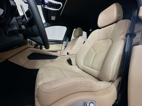 New 2026 Porsche Macan image 5