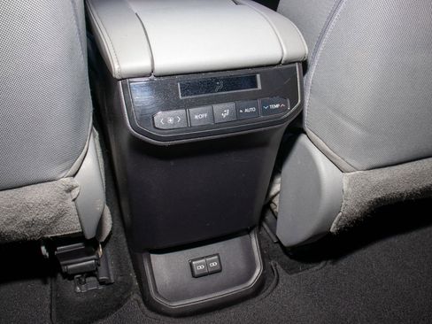 Used 2022 Toyota Highlander LE image 20