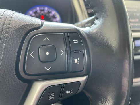 Used 2019 Toyota Highlander XLE AWD/4WD image 11