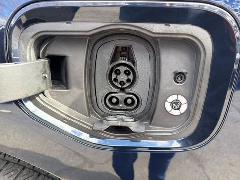 Used 2024 Ford F150 Lightning Lariat image 31