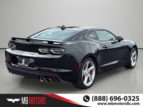 Used 2021 Chevrolet Camaro SS RWD image 4