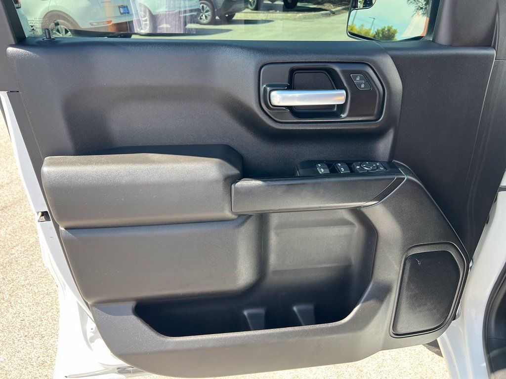 Used 2019 Chevrolet Silverado 1500 Custom Trail Boss w/ Custom Convenience Package AWD/4WD image 18
