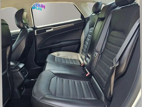 Used 2014 Ford Fusion SE w/ Equipment Group 202A FWD image 16