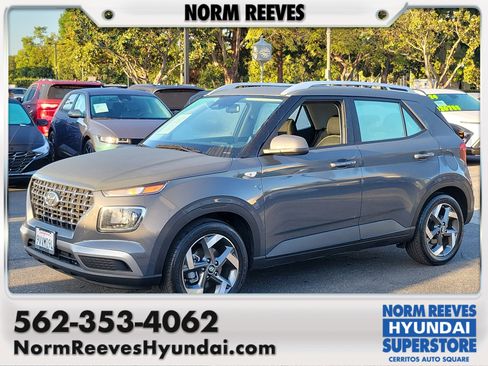 Certified 2025 Hyundai Venue SEL FWD image 1