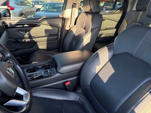 Used 2025 Honda Pilot EX-L image 11