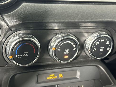 Used 2018 FIAT 124 Spider Classica w/ Technology & Siriusxm Group image 19