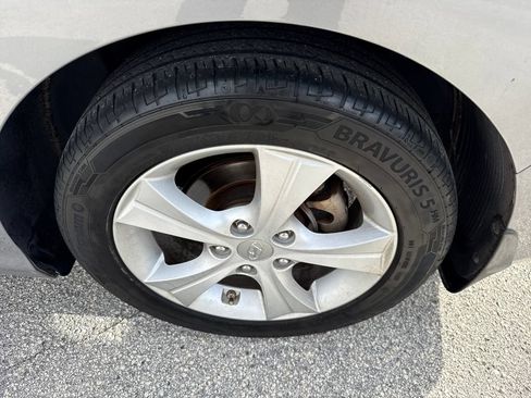 Used 2013 Hyundai Elantra FWD image 11