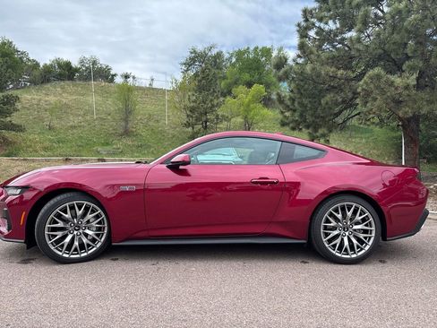 Used 2025 Ford Mustang GT Premium RWD image 2