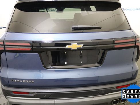 Used 2025 Chevrolet Traverse LT image 8