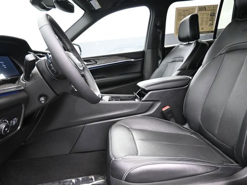 Used 2023 Jeep Grand Cherokee Overland image 13