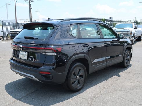 Used 2025 Volkswagen Taos S FWD image 10