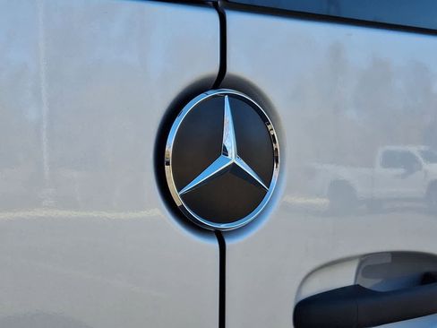 Used 2024 Mercedes-Benz Sprinter 2500 image 28