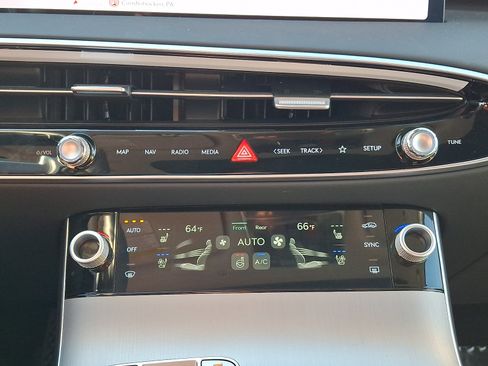 Certified 2026 Genesis GV70 2.5T Advanced AWD/4WD image 15
