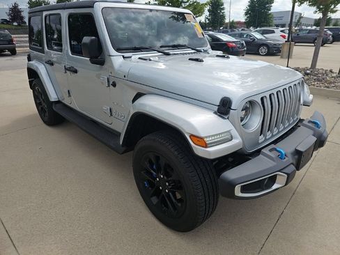 Used 2023 Jeep Wrangler Unlimited Sahara AWD/4WD image 3