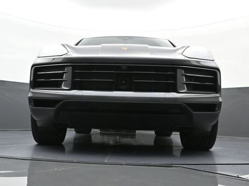 Used 2025 Porsche Cayenne image 22