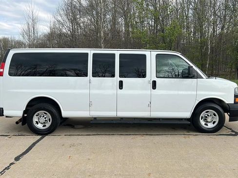 Used 2018 Chevrolet Express 3500 LT w/ LT Preferred Equipment Group image 5