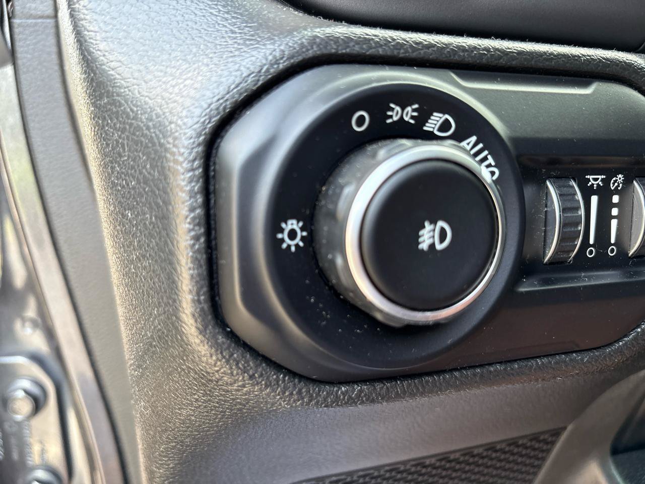 Used 2022 Jeep Wrangler Unlimited Sport AWD/4WD image 16
