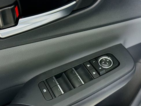 Used 2025 Toyota Prius XLE image 17