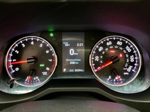 Used 2020 Toyota RAV4 XLE Premium image 22