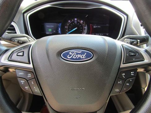 Certified 2019 Ford Fusion SE FWD image 23