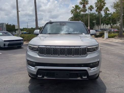 Used 2022 Jeep Grand Wagoneer Series III w/ Rear Seat Video Group 1 AWD/4WD image 3