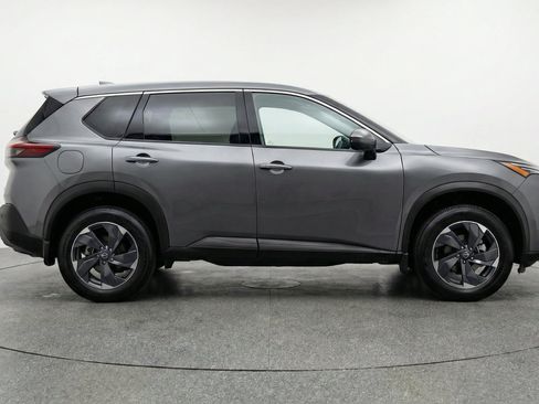 Used 2025 Nissan Rogue SV AWD/4WD image 11