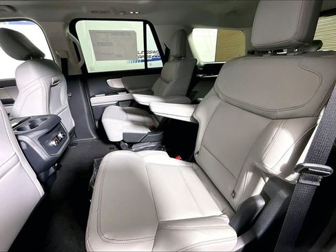 New 2025 Ford Expedition Active image 10