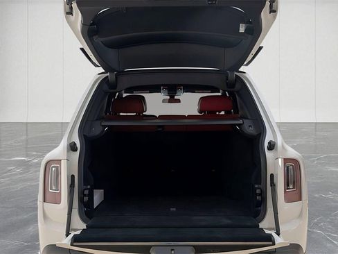 Used 2023 Rolls-Royce Cullinan image 12