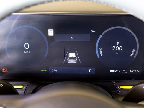 Used 2024 Hyundai Kona Limited image 12