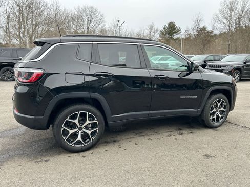 Used 2025 Jeep Compass Limited image 4