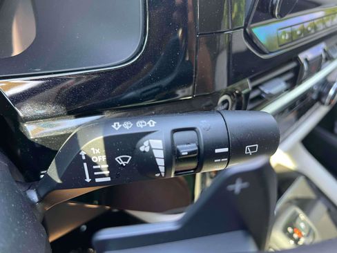 Used 2024 Nissan Pathfinder SL AWD/4WD image 18