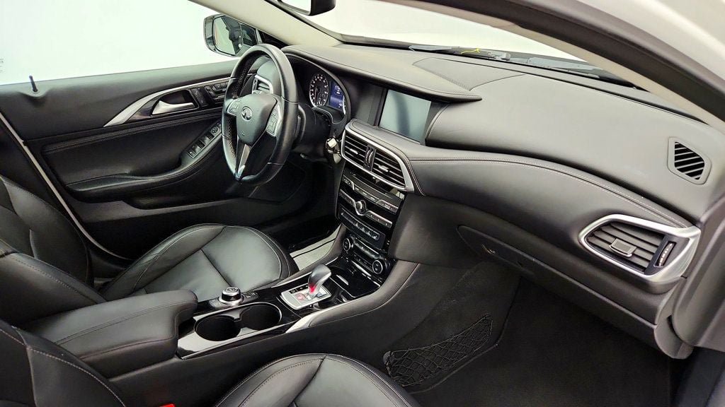 Used 2018 INFINITI QX30 AWD w/ Cargo Package image 25